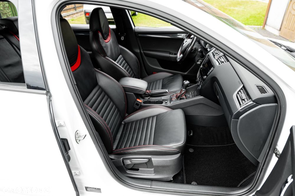 Skoda Octavia 2.0 TDI 4x4 DSG RS - 23