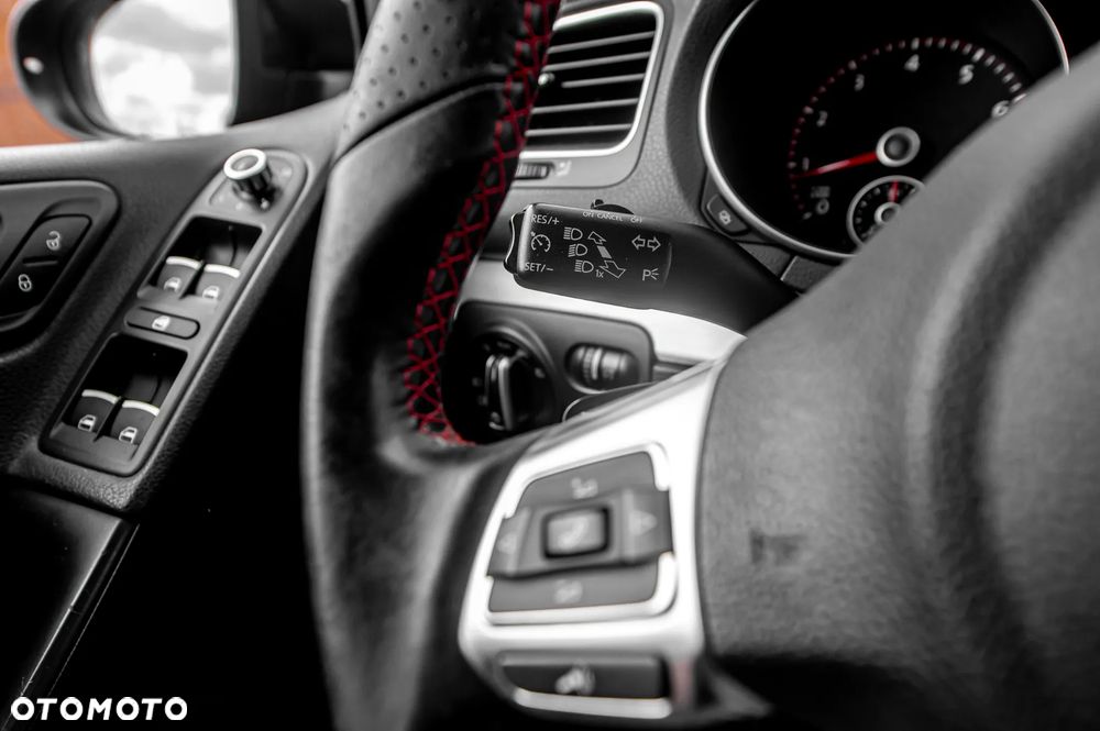 Volkswagen Golf 2.0 GTI DSG adidas - 37