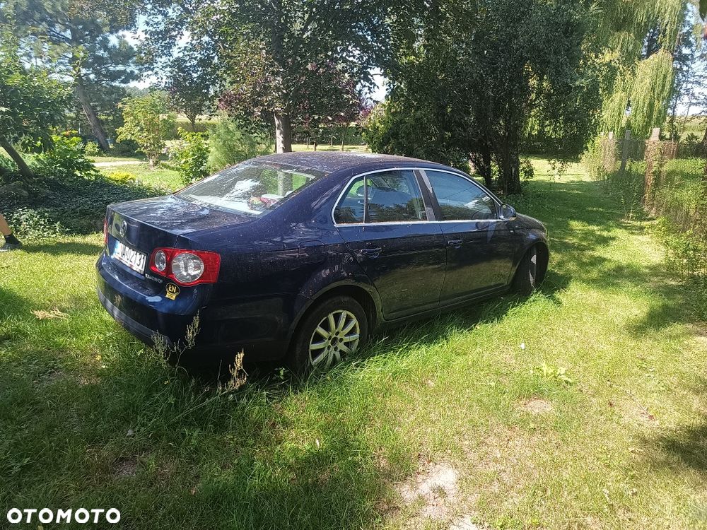 Volkswagen Jetta - 2