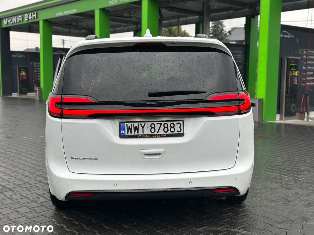 Chrysler Pacifica - 17