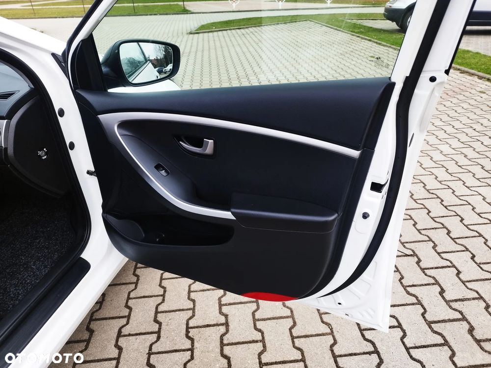 Hyundai i30 blue 1.4 Style - 32