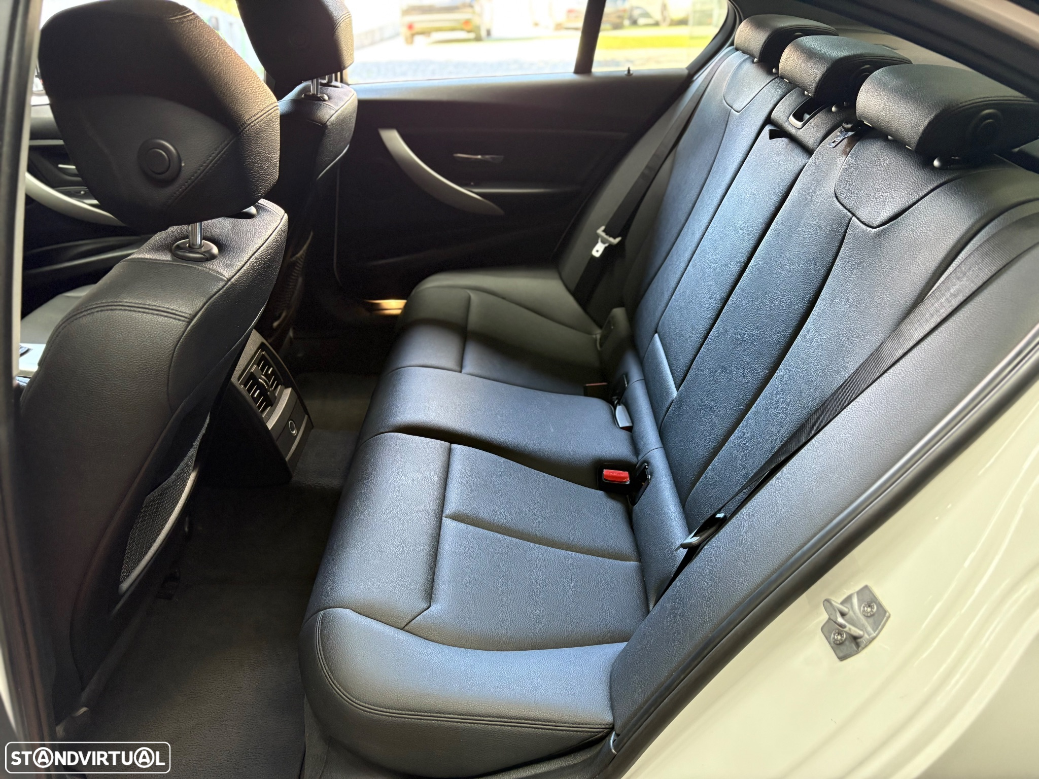 BMW 318 d Line Sport - 13