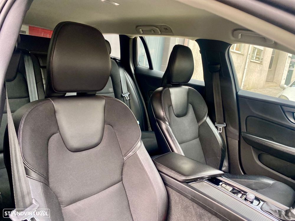 Volvo V60 2.0 D3 Momentum Geartronic - 21