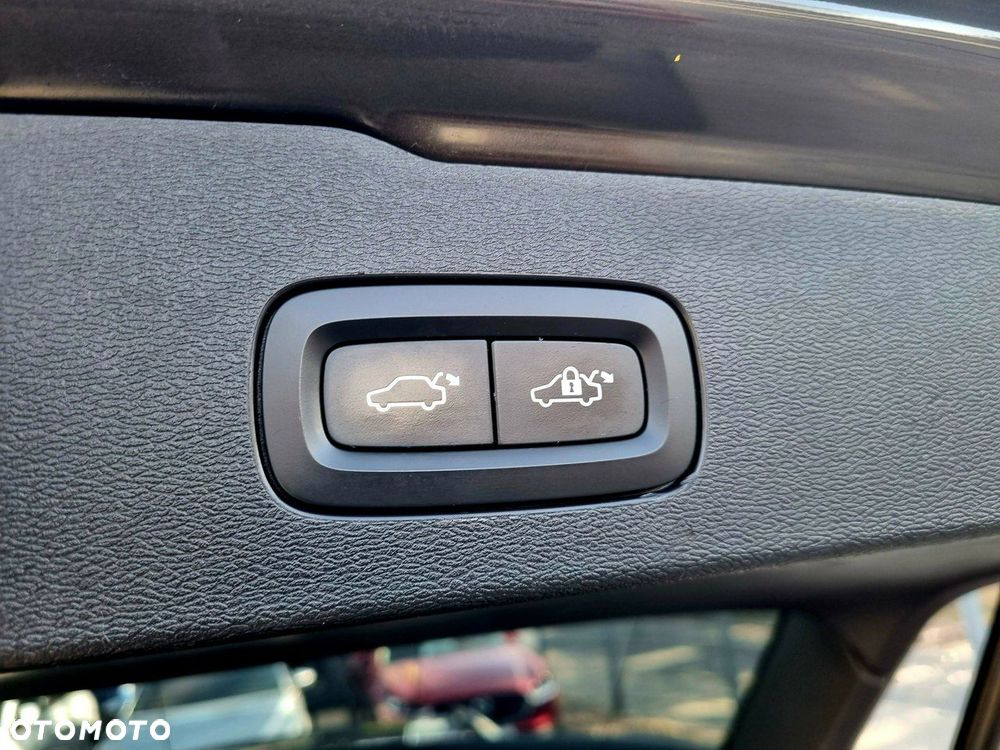 Volvo V60 D4 Geartronic R-Design - 17