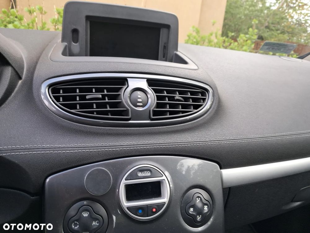 Renault Clio - 10