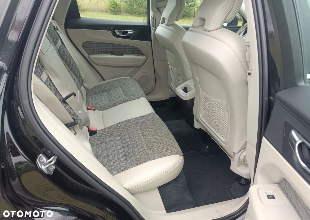Volvo XC 60 D4 Momentum Pro - 21