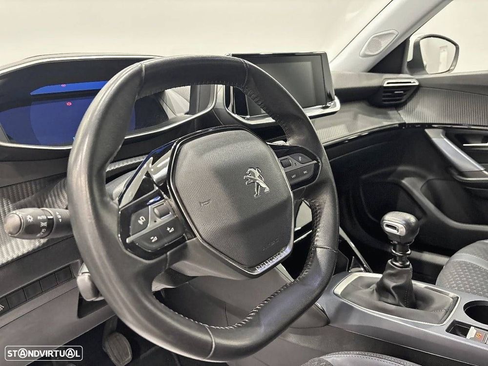 Peugeot 2008 1.2 PureTech Allure - 12