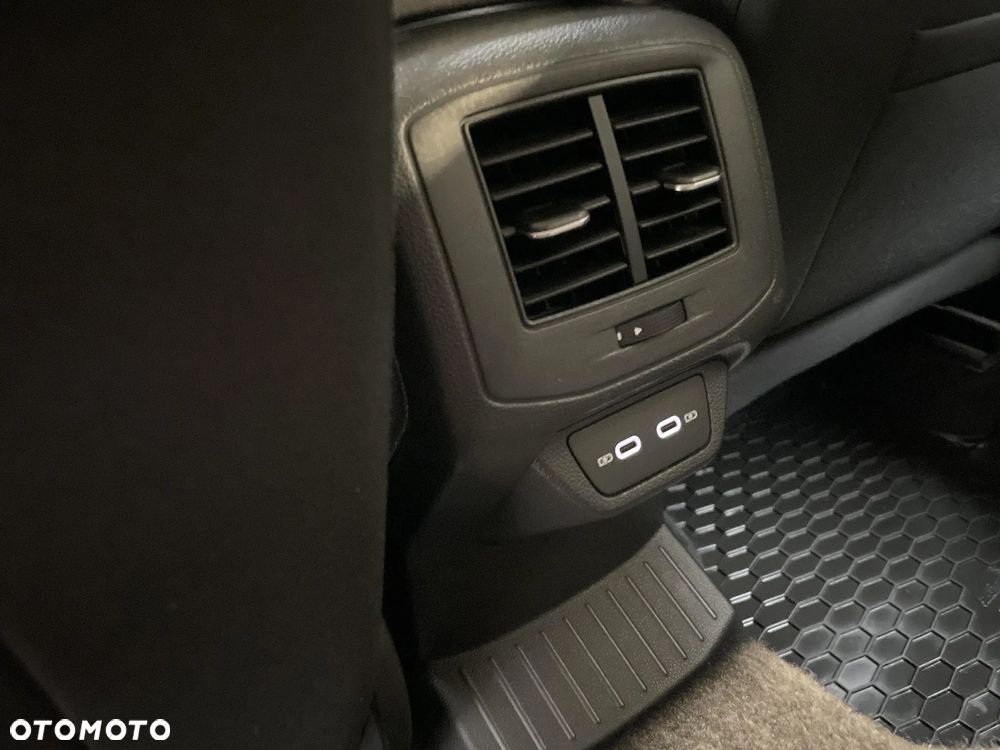 Volkswagen T-Roc 1.5 TSI Life DSG - 28