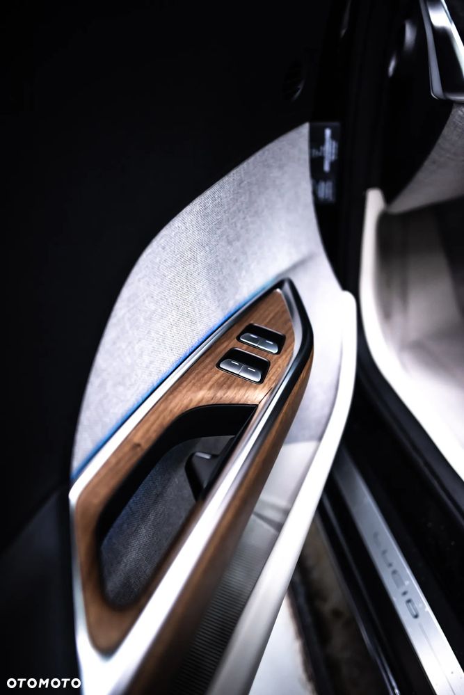 Lucid Air - 8
