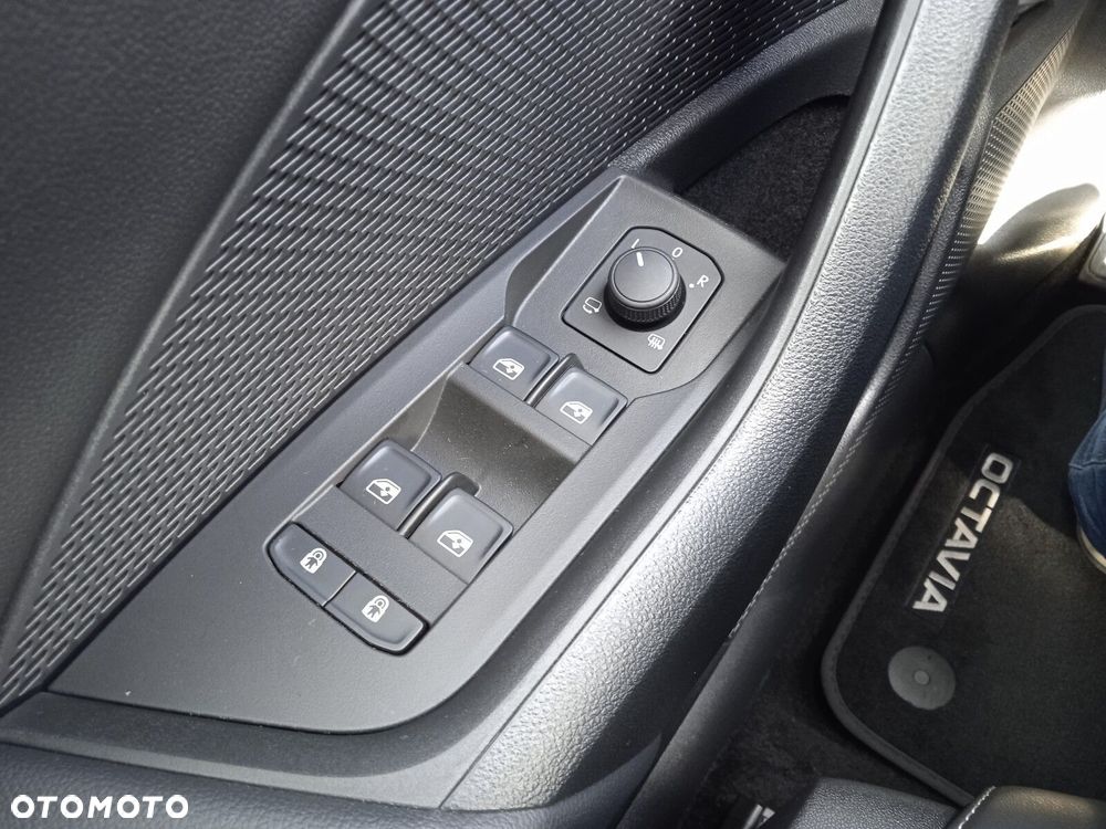 Skoda Octavia 2.0 TDI Sportline DSG - 27