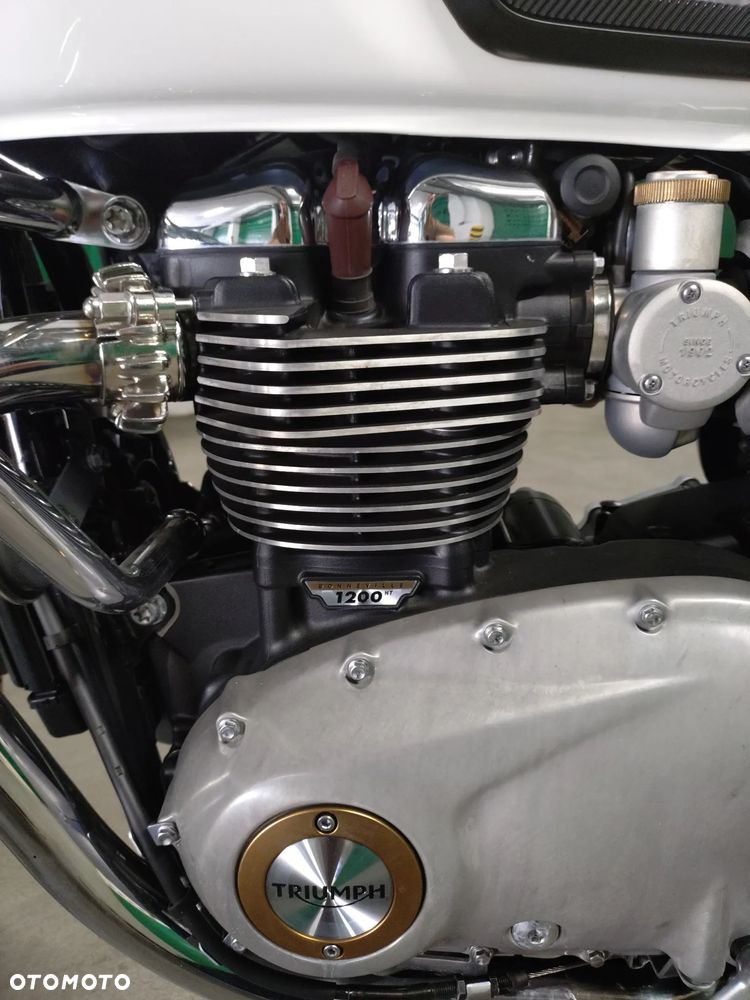 Triumph Bonneville - 17