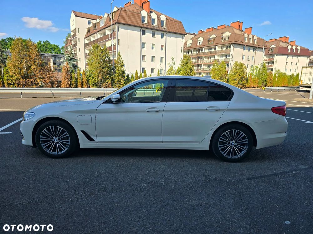 BMW Seria 5 530e iPerformance Luxury Line sport - 8