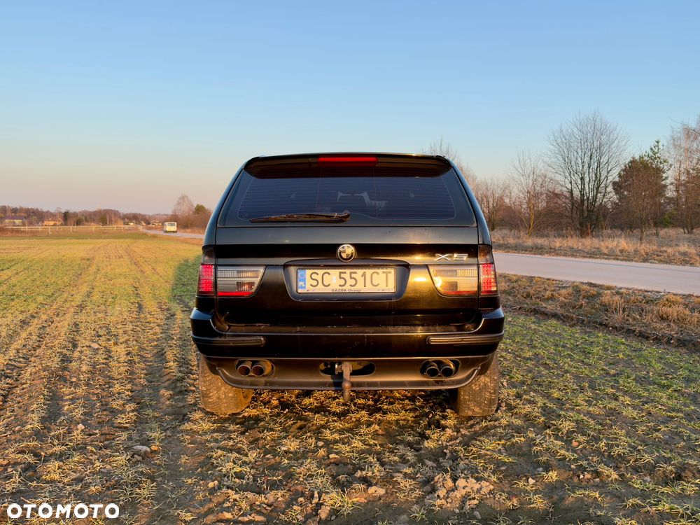 BMW X5 4.4i - 5