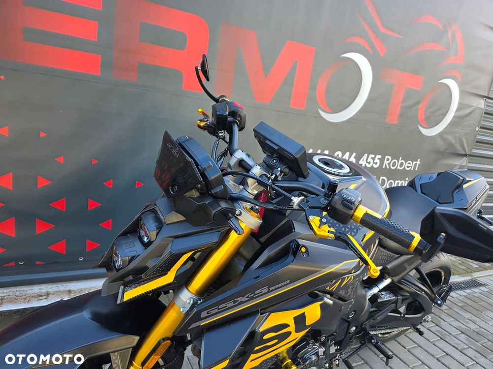 Suzuki GSX - 12