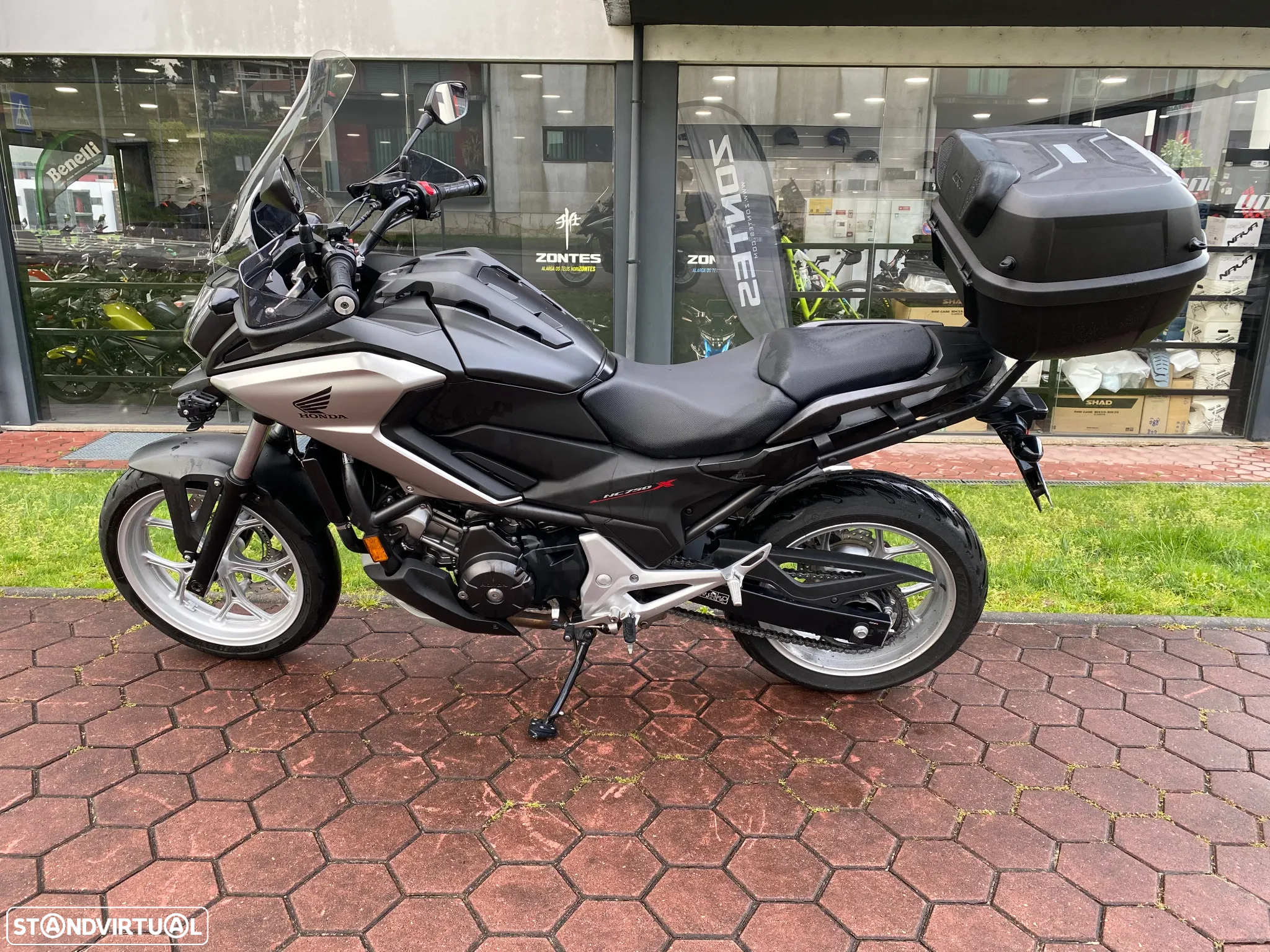 Honda NC750X NC750X top case - 17