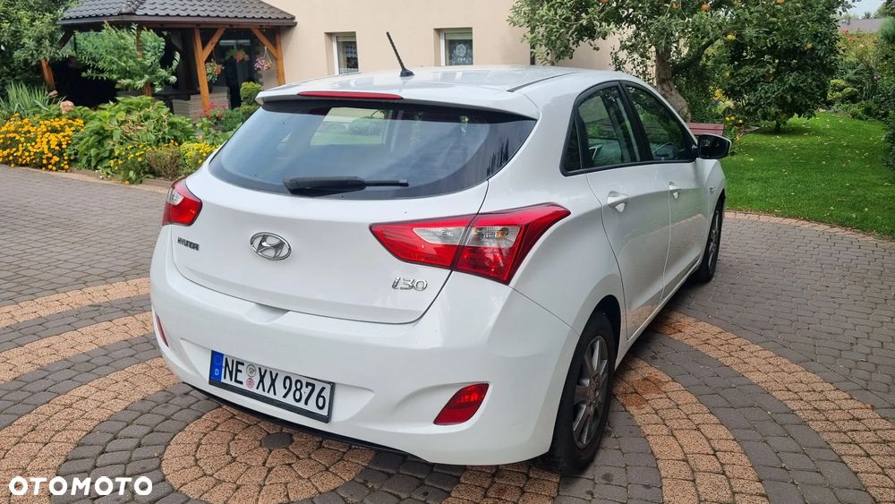 Hyundai i30 1.4 Intro Edition - 9