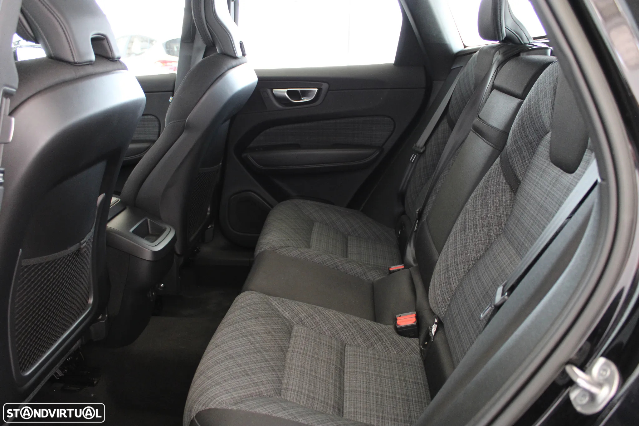 Volvo XC 60 2.0 B4 Momentum Plus - 7