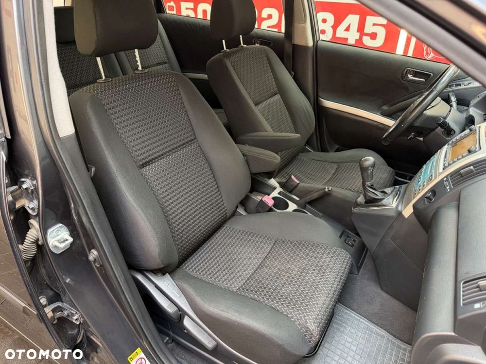 Toyota Corolla Verso 2.2 D-4D Premium + 7os - 38