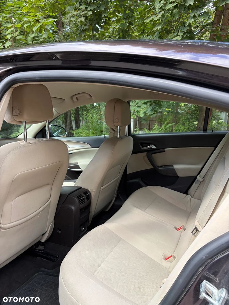 Opel Insignia 2.0 CDTI - 12