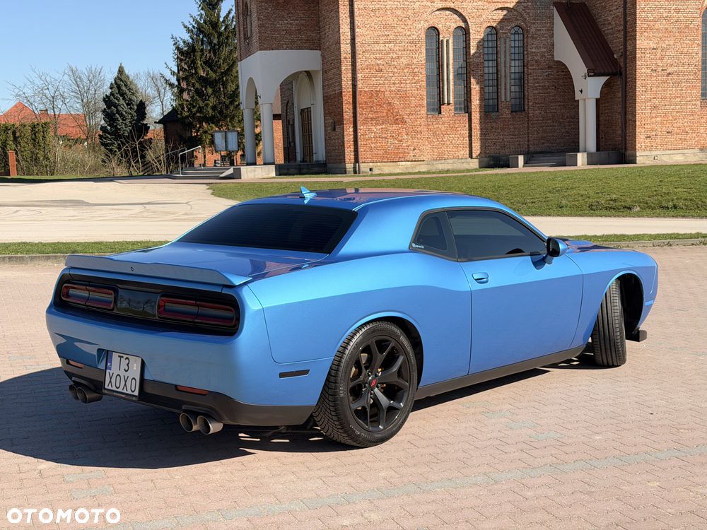 Dodge Challenger - 11