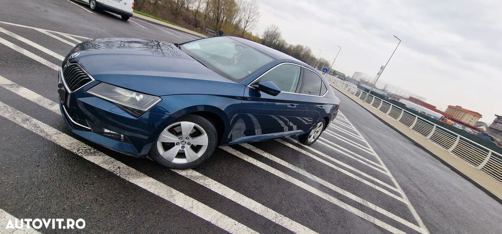 Skoda Superb 2.0 TDI DSG Ambition - 1
