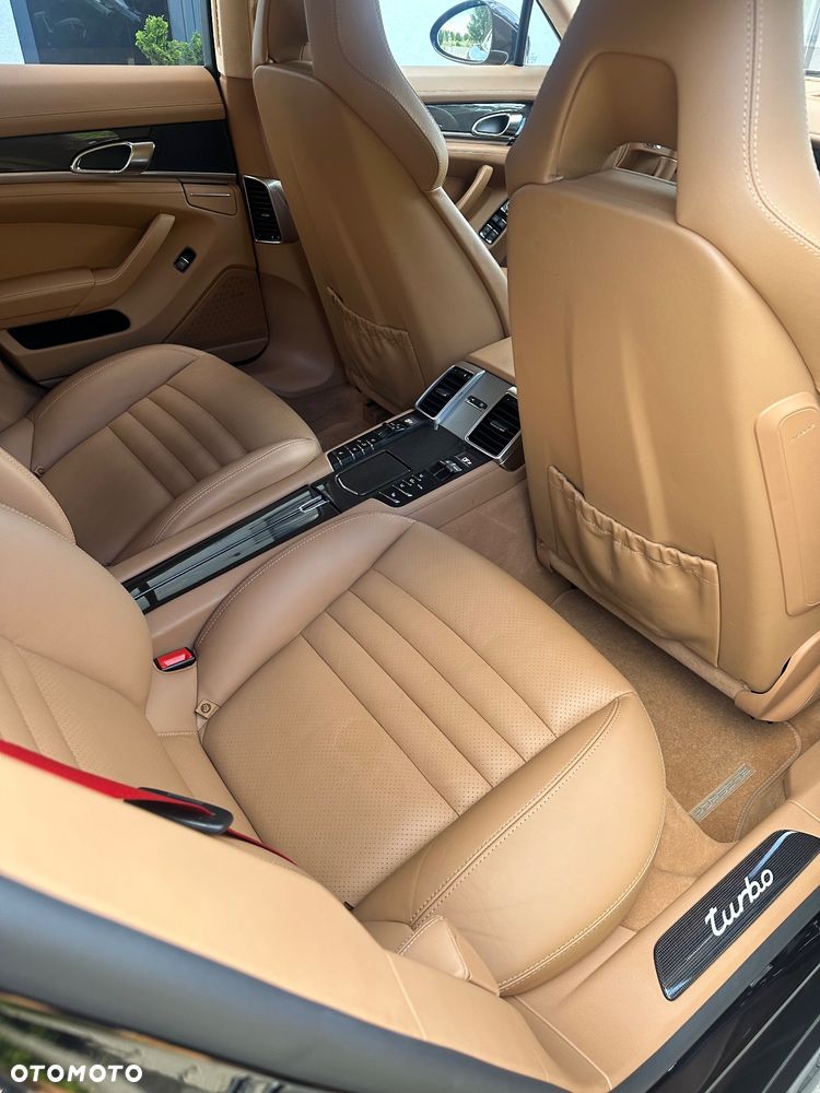 Porsche Panamera Turbo - 32