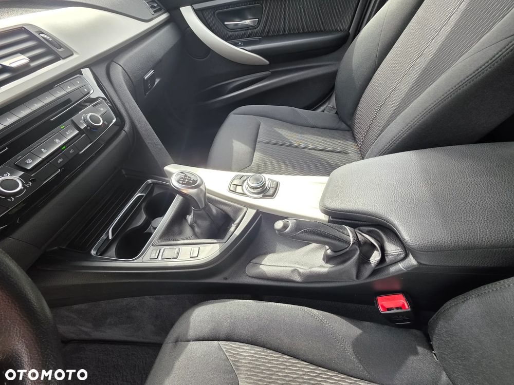 BMW Seria 3 318d - 17