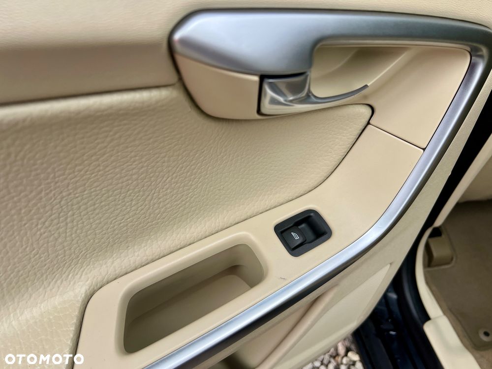 Volvo XC 60 2.4D Momentum - 15