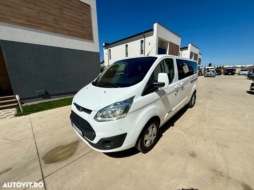 Ford Tourneo Custom - 1