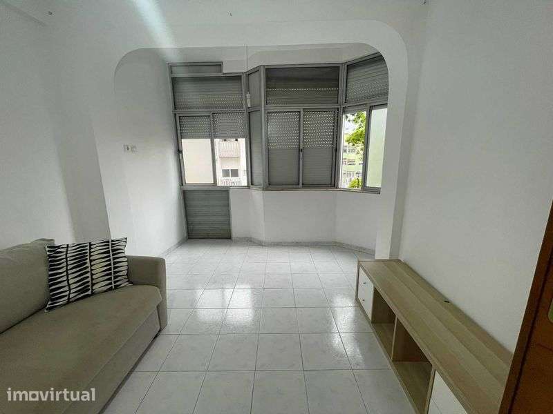 Apartamento T1 para Alugar - Grande imagem: 2/5