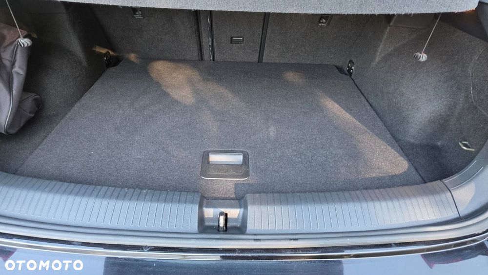 Volkswagen T-Roc - 32