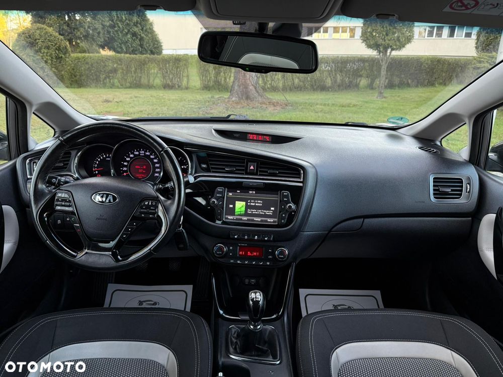 Kia Ceed 1.6 GDI Dream Team Edition - 5