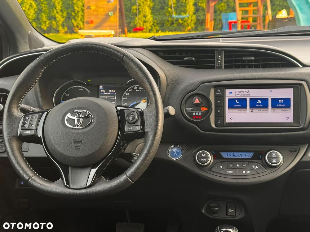 Toyota Yaris Hybrid 100 Selection - 20