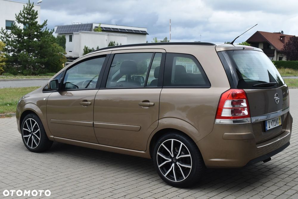 Opel Zafira - 10