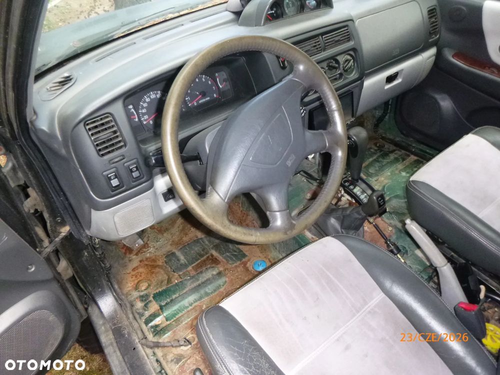Mitsubishi Pajero - 12