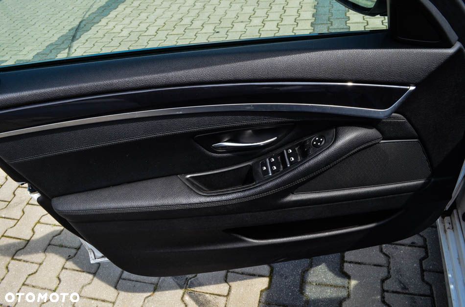 BMW Seria 5 520d Luxury Line - 26
