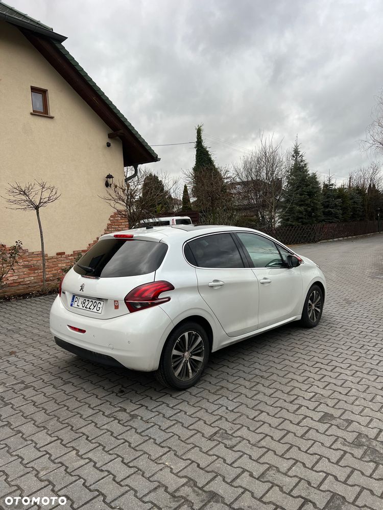 Peugeot 208 - 4
