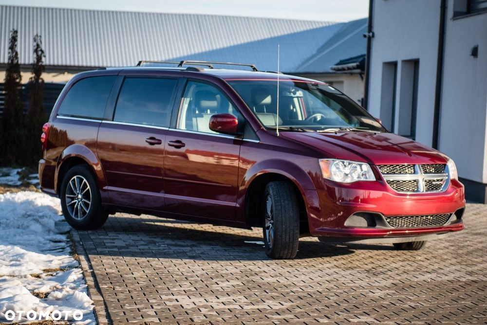 Dodge Caravan - 5