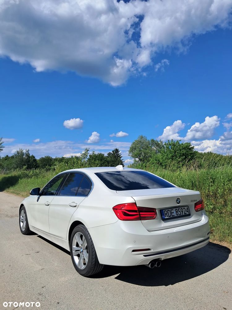 BMW Seria 3 330i - 10