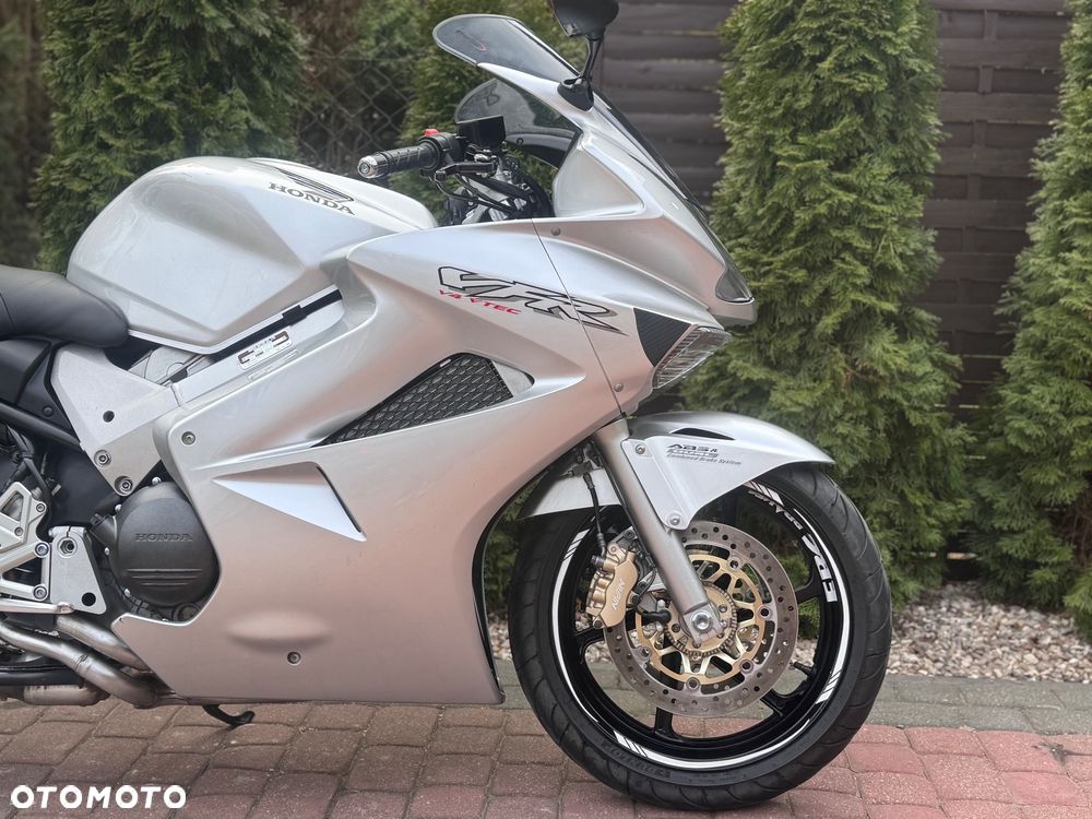 Honda VFR - 10