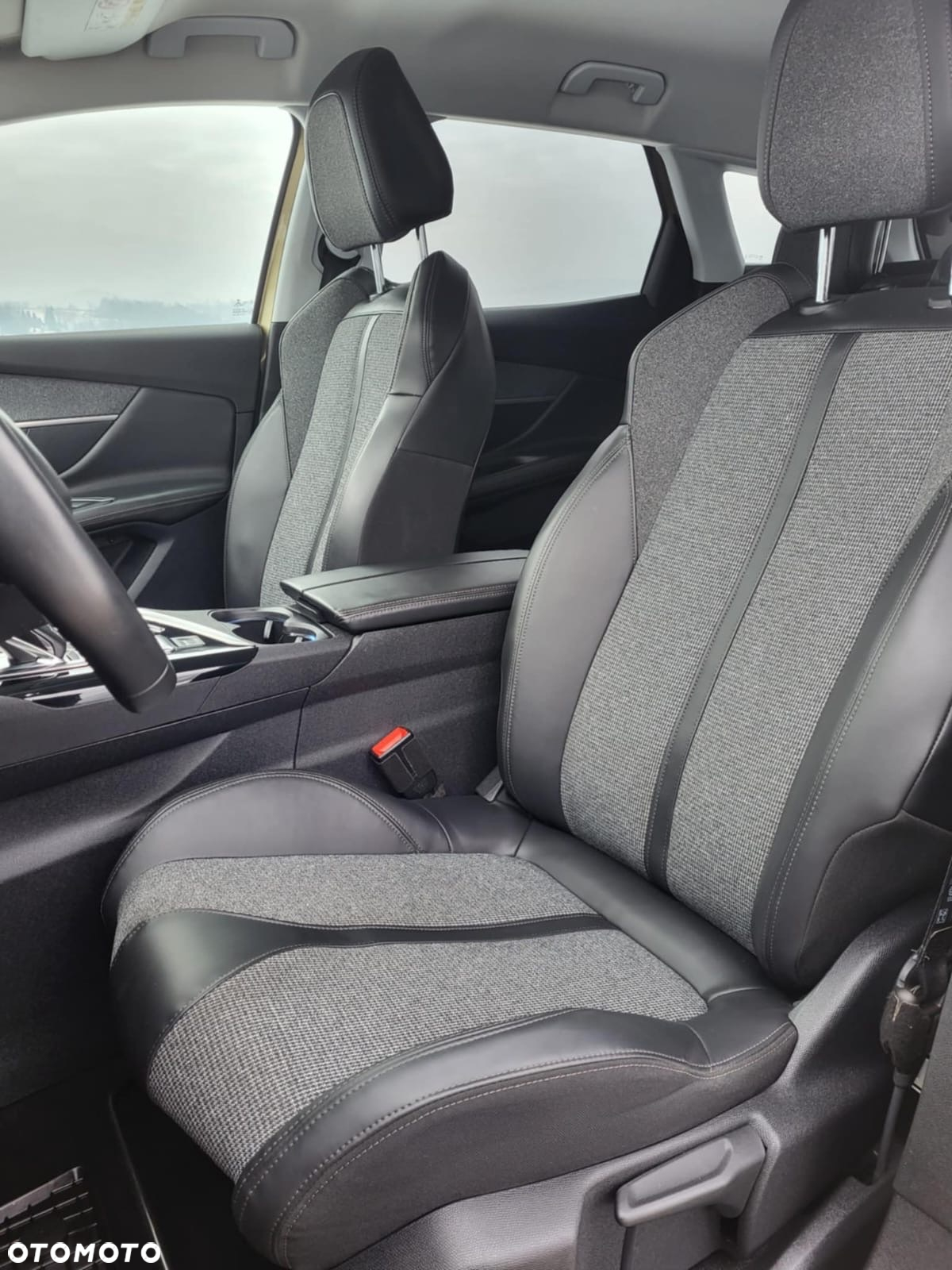 Peugeot 3008 PureTech 130 Stop & Start GPF EAT8 Allure Business-Paket - 19
