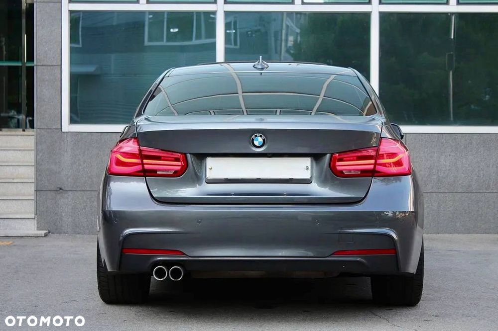 BMW Seria 3 330i M Sport - 5