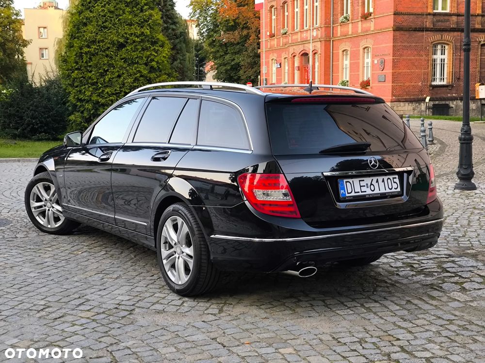 Mercedes-Benz Klasa C 220 T CDI DPF (BlueEFFICIENCY) 7G-TRONIC Avantgarde - 17