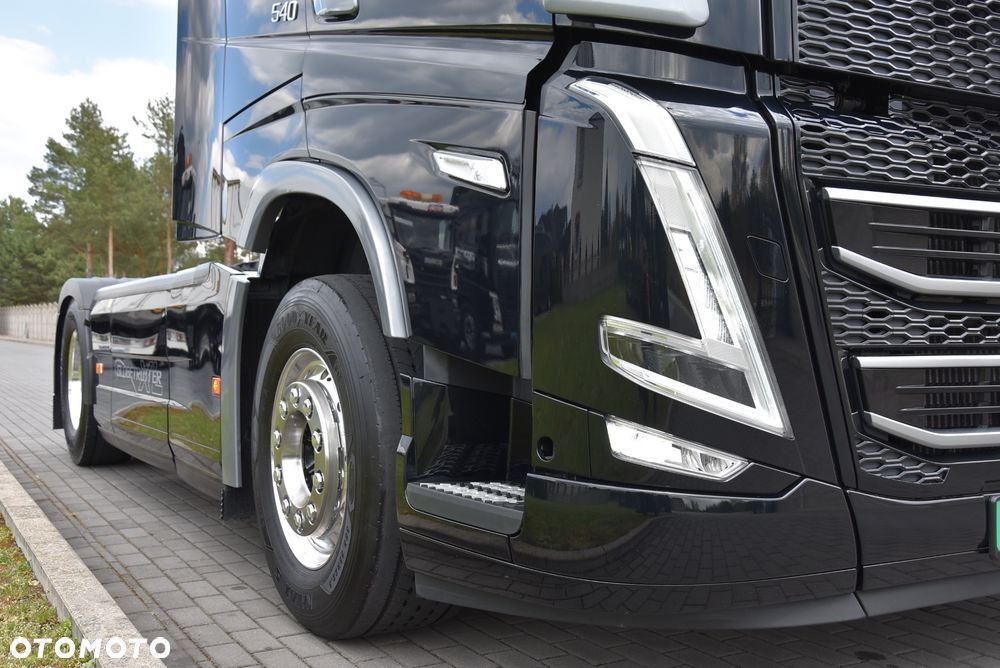 Volvo FH5 540 EURO6 / GLOBETROTTER XL / FULL-LED / KLIMA POSTOJOWA / NAWIGACJA / KAMERY / ALU FELGI / SKÓRY / CAŁY NA PODUSZKACH / TV / FULL OPCJA / STAN IDEALNY ! ! ! - 13