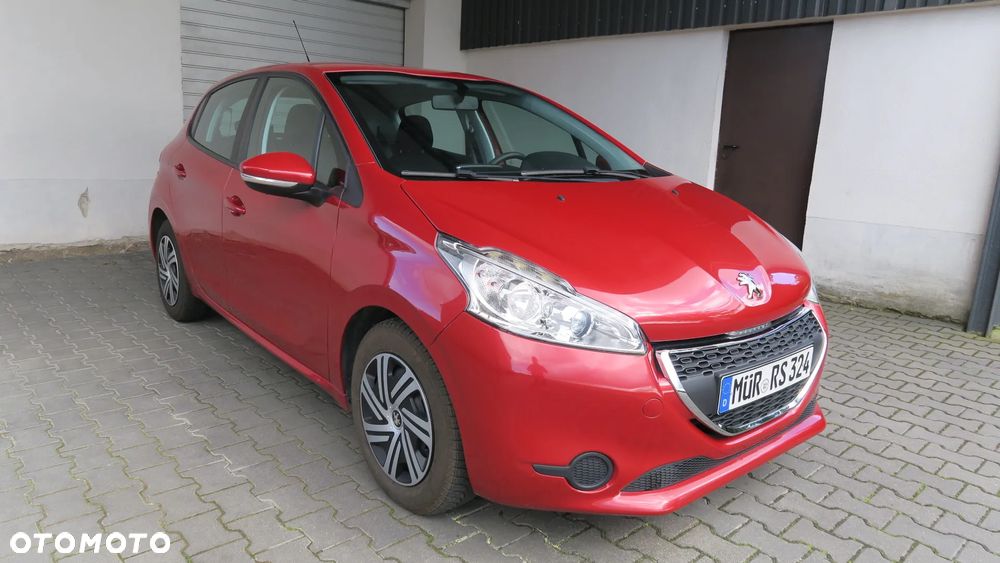 Peugeot 208 - 1
