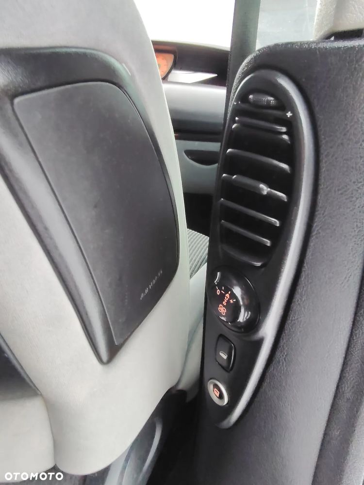 Citroën C8 2.0 HDi Exclusive EU5 - 17