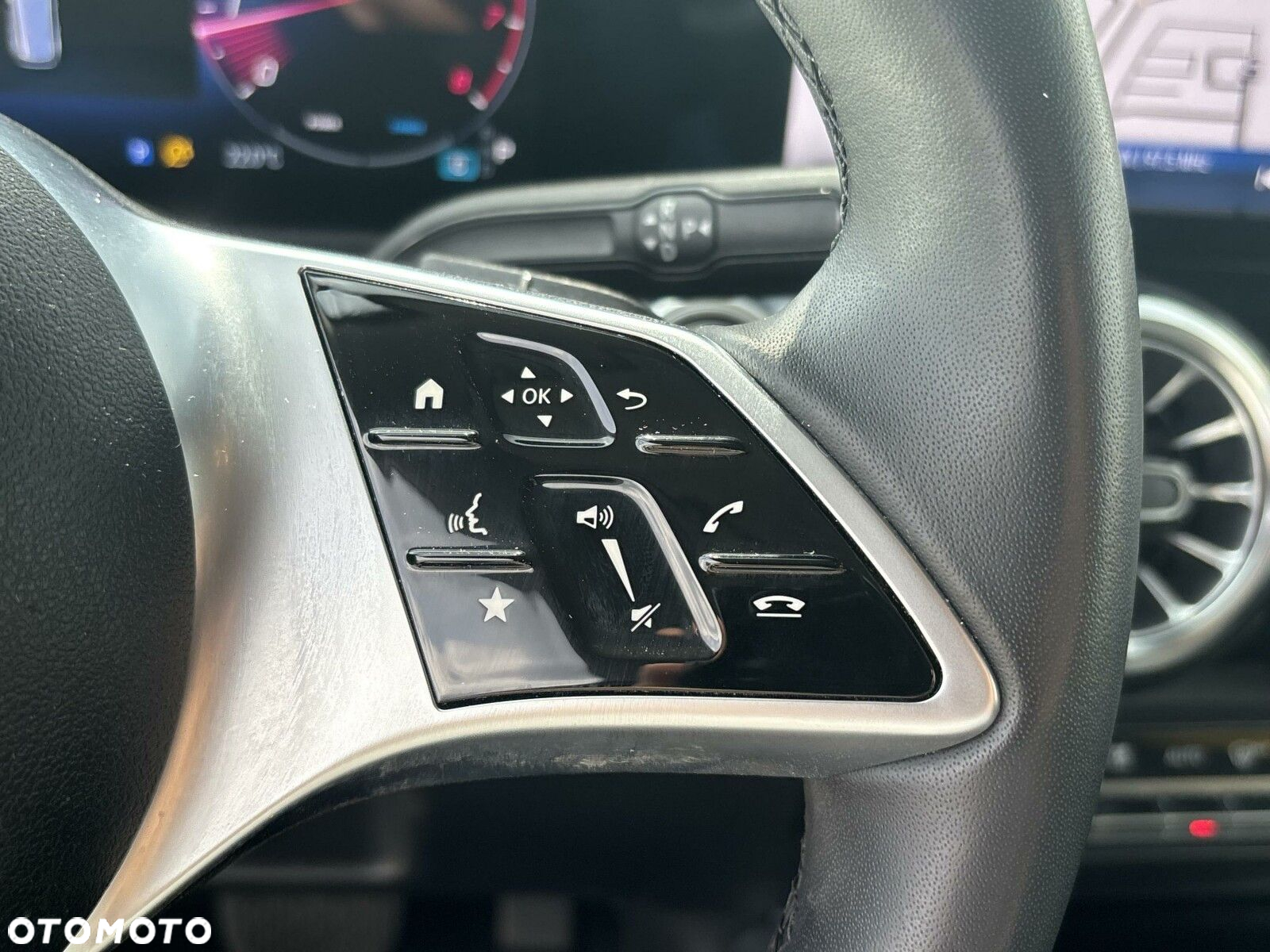 Mercedes-Benz GLB 200 Progressive 7G-DCT - 26