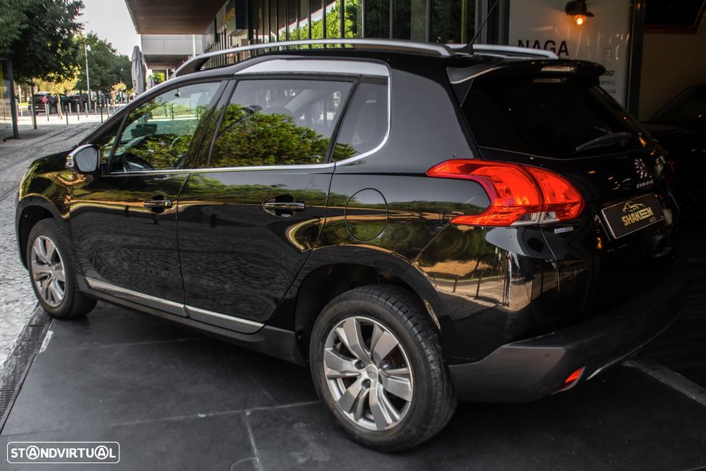 Peugeot 2008 1.2 PureTech Allure - 3