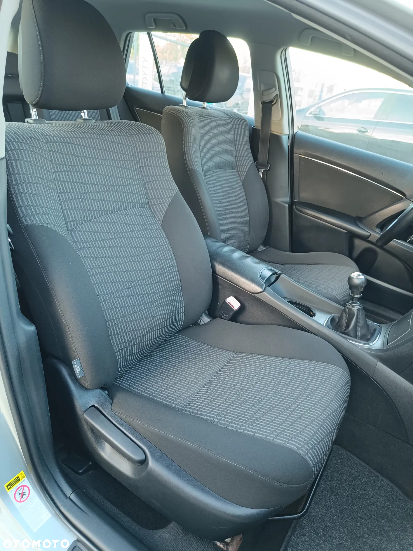 Toyota Avensis 2.0 D-4D Combi Executive - 18