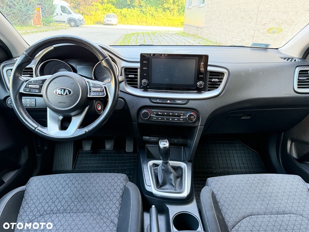 Kia Ceed 1.6 CRDi mHEV L Business Line - 10